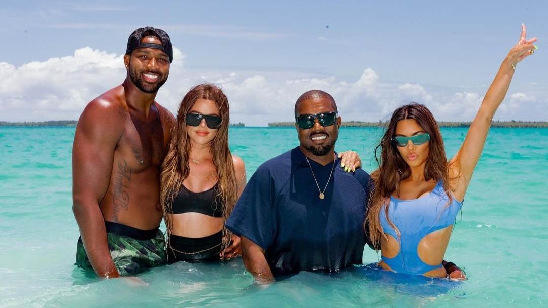 Khloe Kardashian, Kim Kardashian, Tristan Thompson i Kanye West