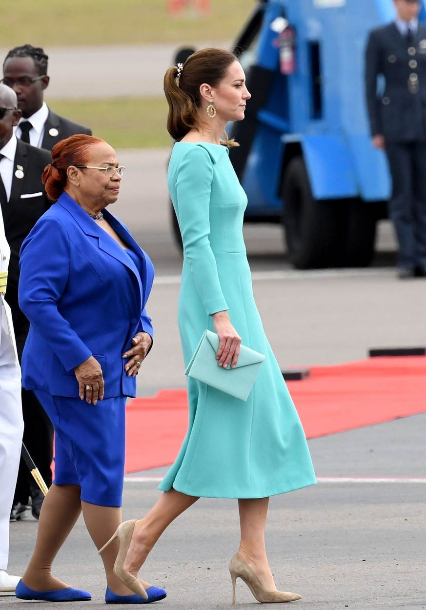 Poziciju privatne tajnice Kate Middleton obnašao je velik broj žena