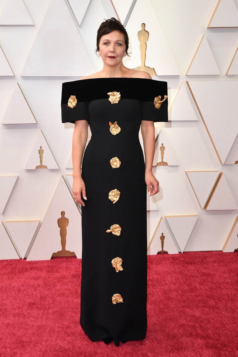 Maggie Gyllenhaal u Schiaparelli kreaciji na crvenom tepihu