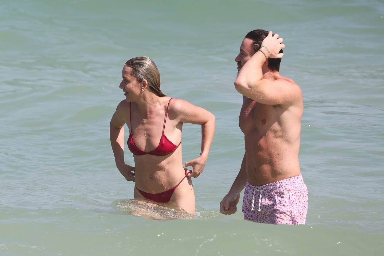 Melissa Cohen uživa na plaži u Brazilu