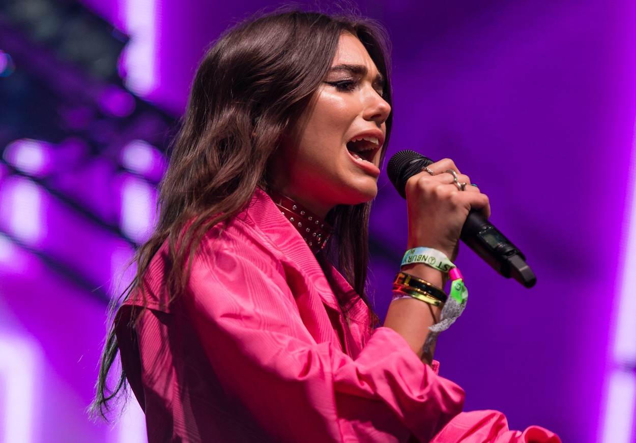 Dua Lipa nije nikada potvrdila nijednu estetsku korekciju