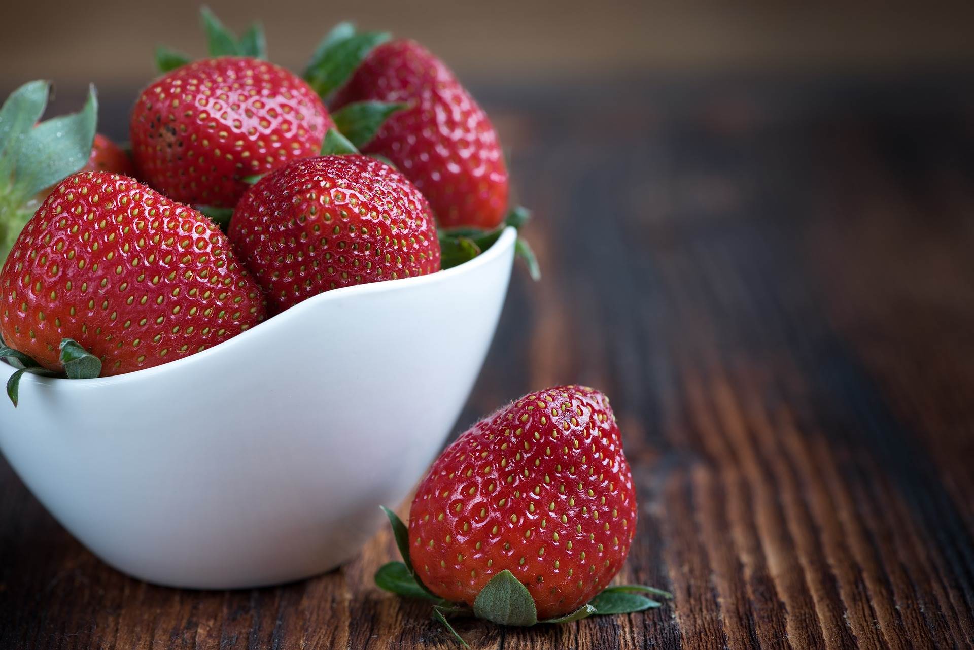 strawberry-ge2e65eb31_1920.jpg