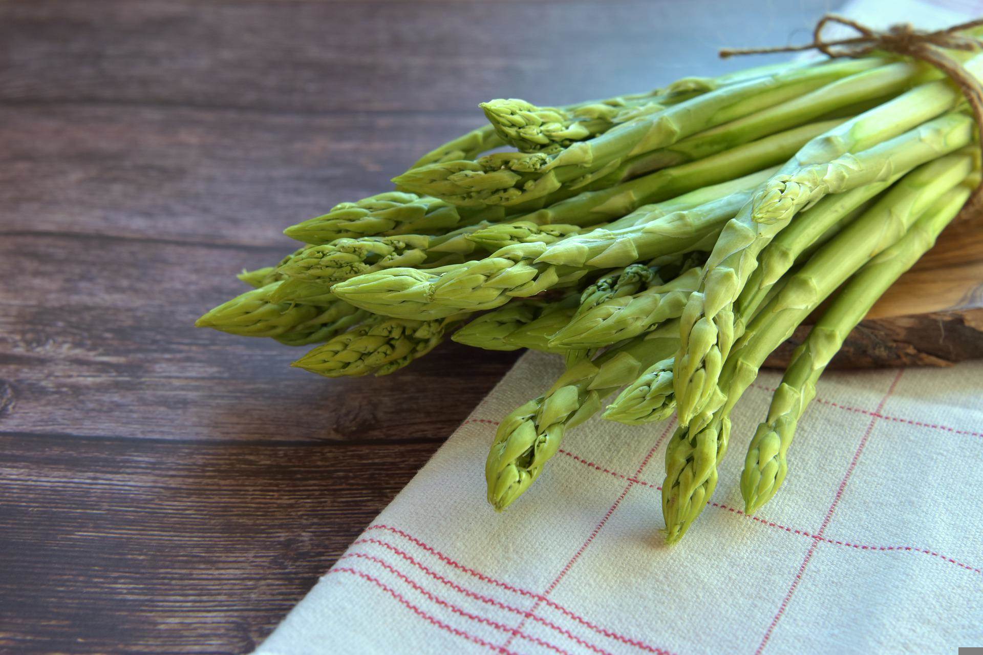 asparagus-g49c244781_1920.jpg