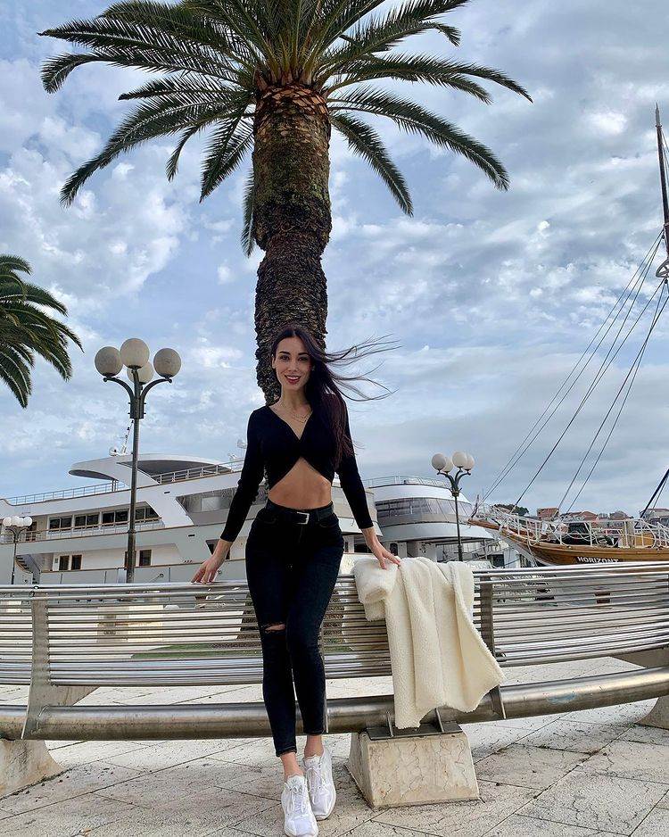 Jelena Katarina Kapa u kupaćem kostimu