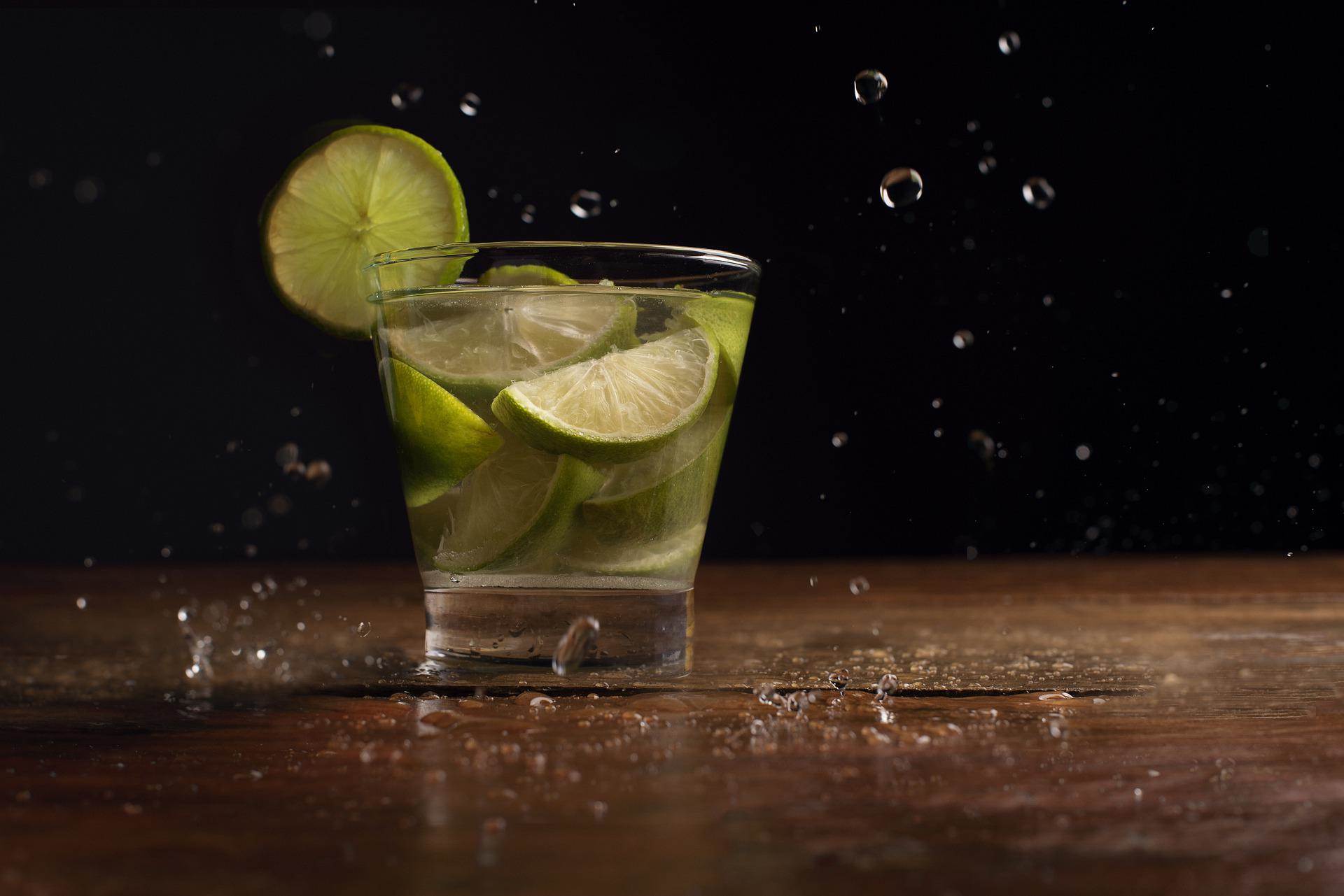 caipirinha-g6cb2a56a7_1920.jpg