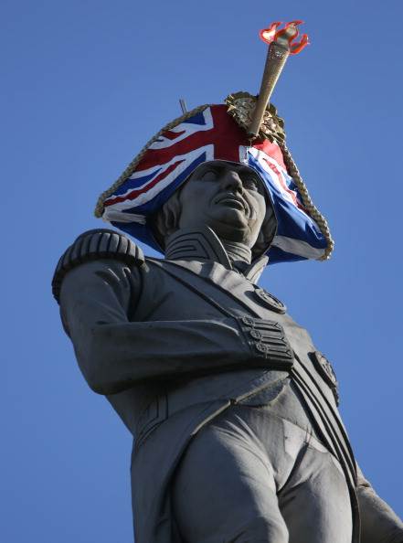 Atrakcija u Londonu - poznate statue osvanule sa šeširima!