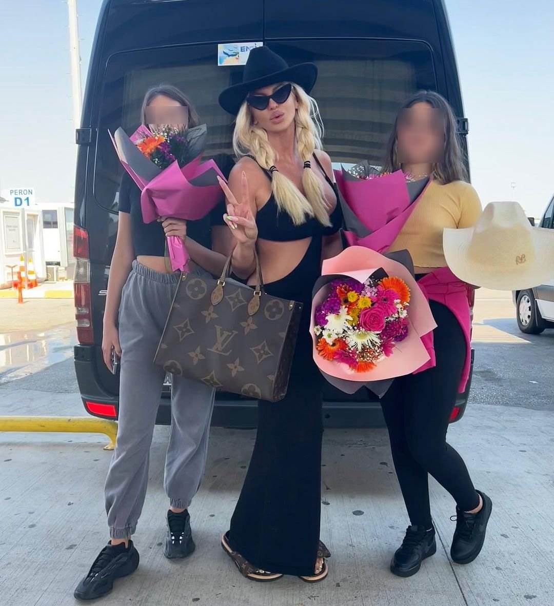 Jelena Karleuša s kćerima Nikom Tošić i Atinom Tošić