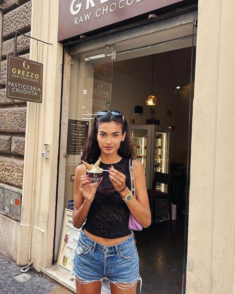 Kelly Gale probala se riješiti celulita na razne načine