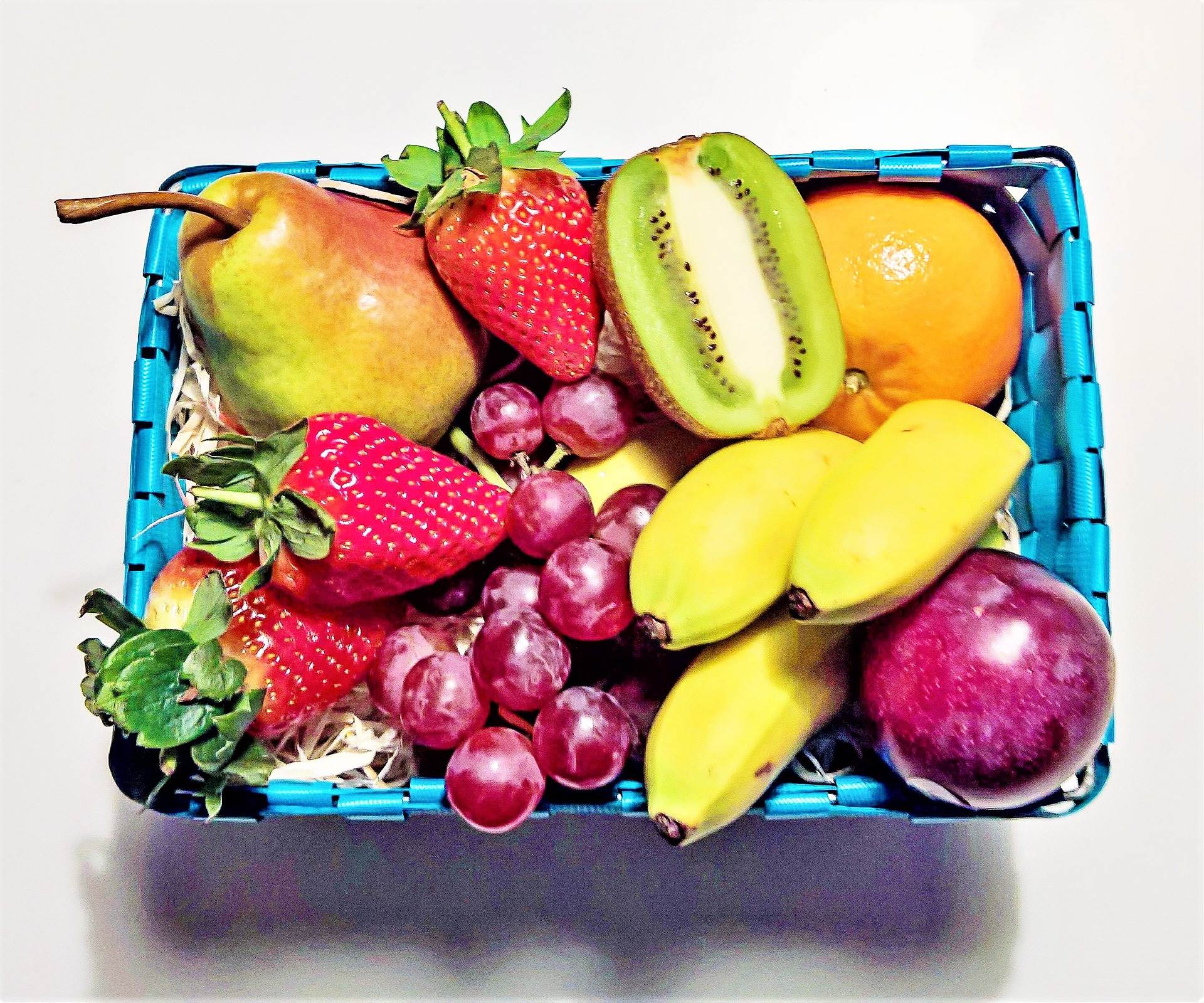 fruit-basket-g67ee04ec4_1920.jpg