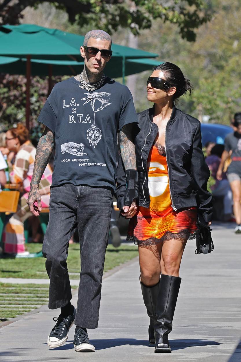 Kourtney Kardashian i Travis Barker viđeni su prilikom odlaska u kafić