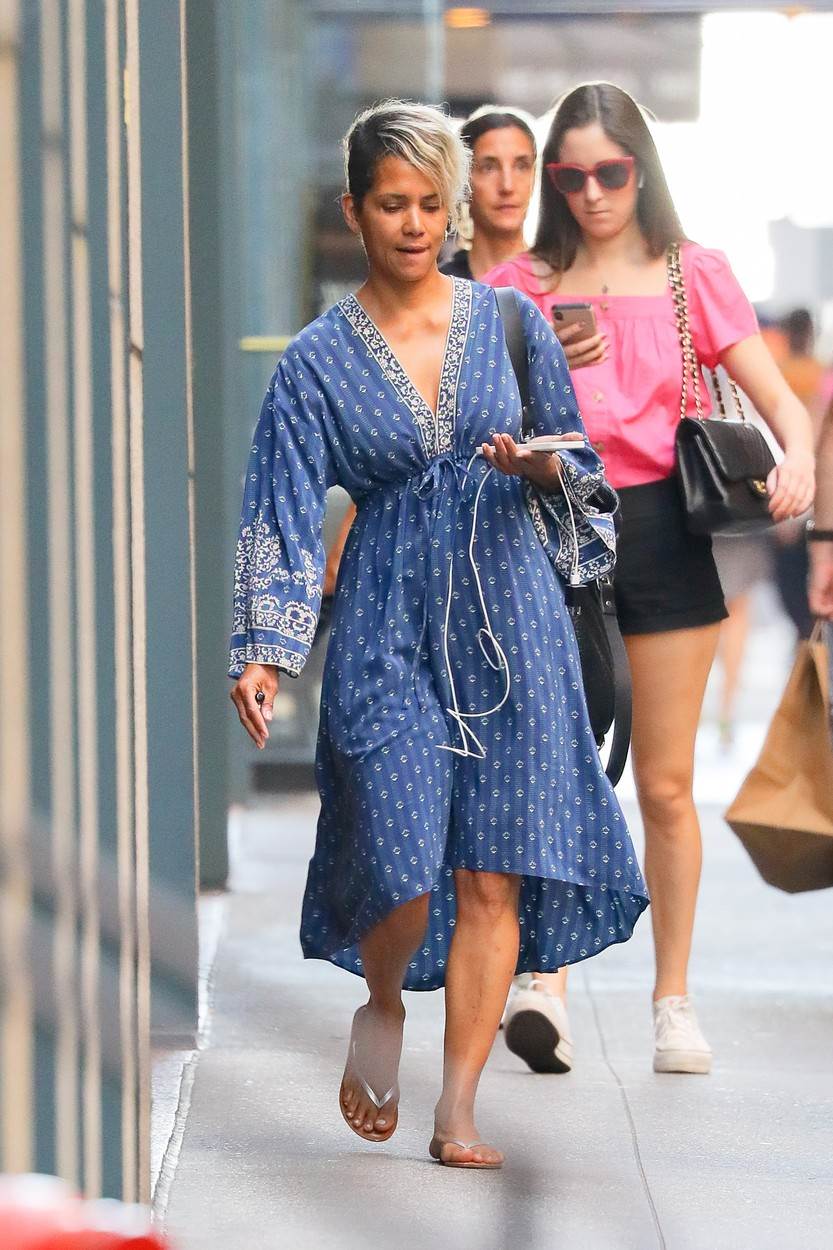 Halle Berry bez šminke u boho haljini