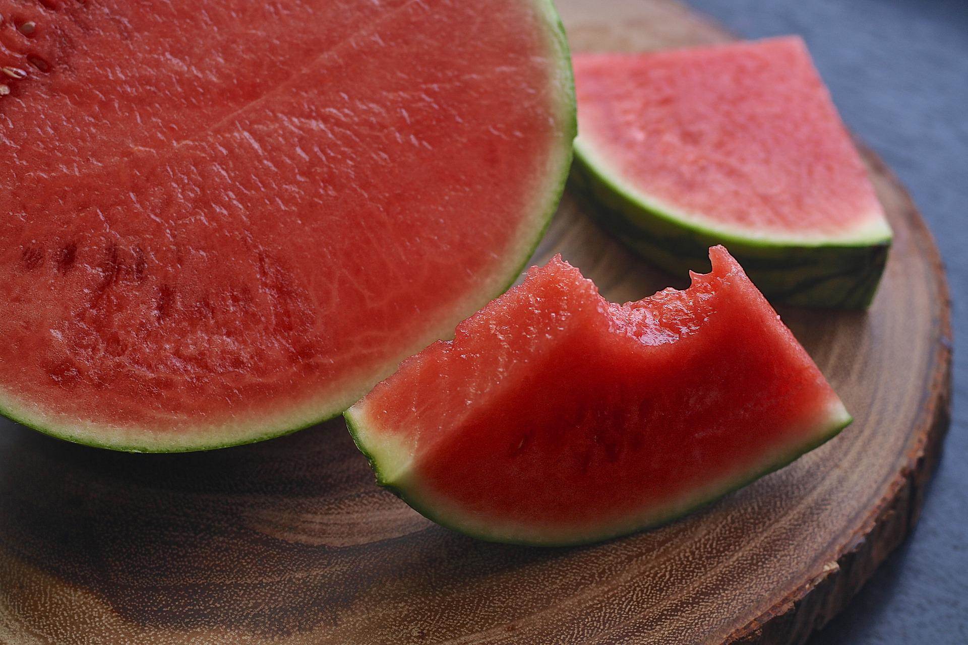 watermelon-g1baf6b613_1920.jpg