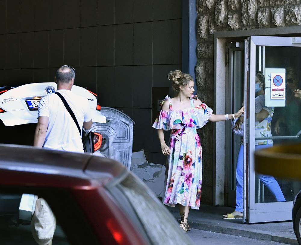 Hana Huljić i Alba Grašo izlašle su iz rodilišta