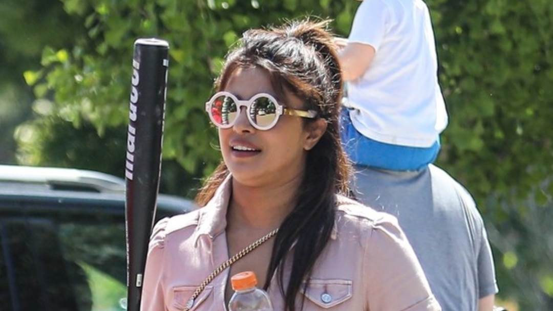 Priyanki Chopri zamjeraju višak kilograma i podbradak