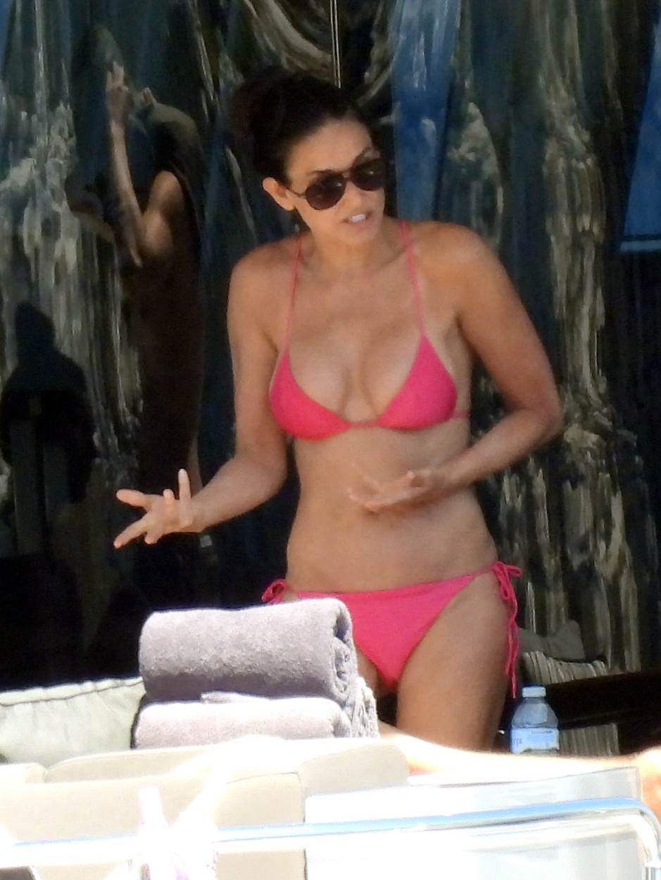Demi Moore u minijaturnom bikiniju na jahti
