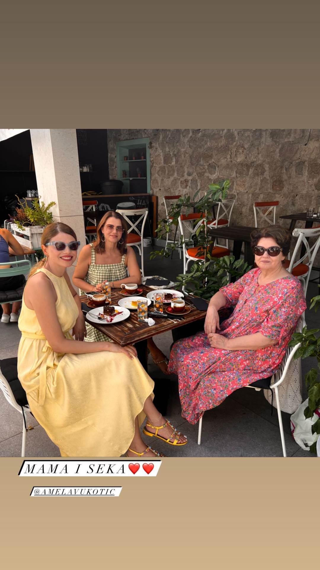 Lejla Filipović s mamom i sestrom