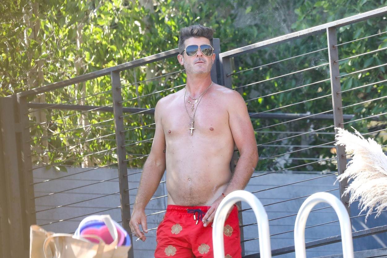 Robin Thicke u vezi je s April Love Geary