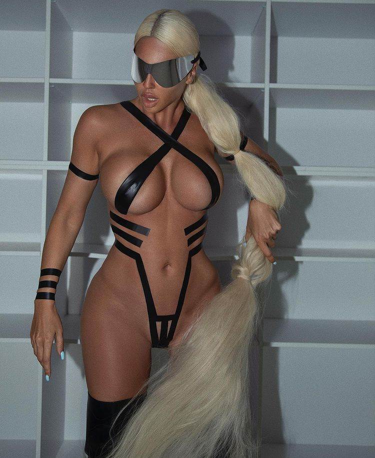 Jelena Karleuša je poznata po oskudnim odjevnim kombinacijama