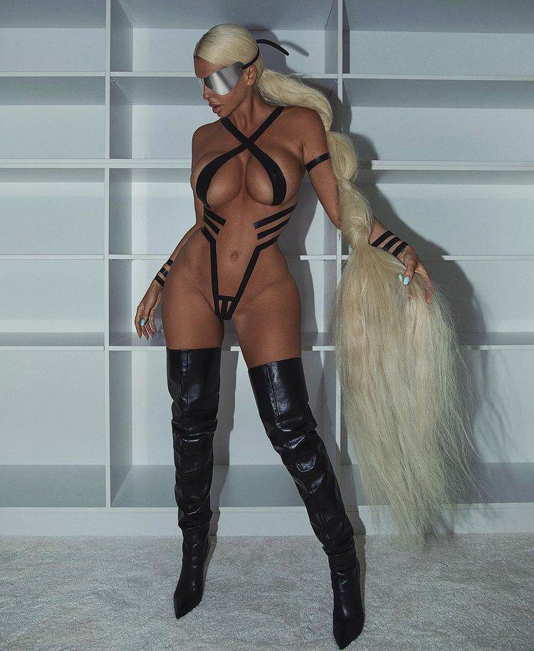 Jelena Karleuša zapalila je Instagram novim outfitom