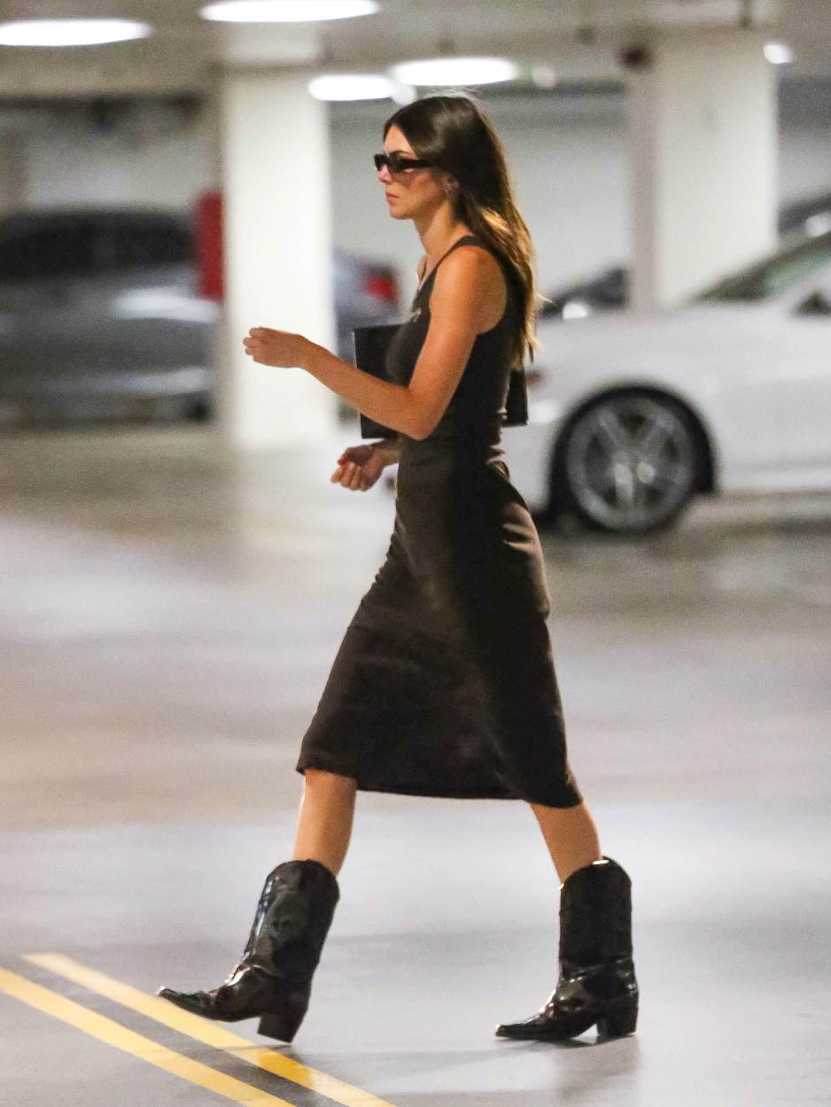 Kendall Jenner u kaubojskim čizmama
