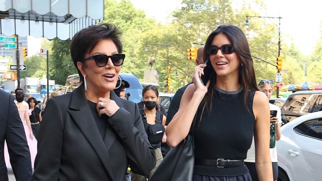 Kris Jenner i Kendall Jenner u izlasku.jpg