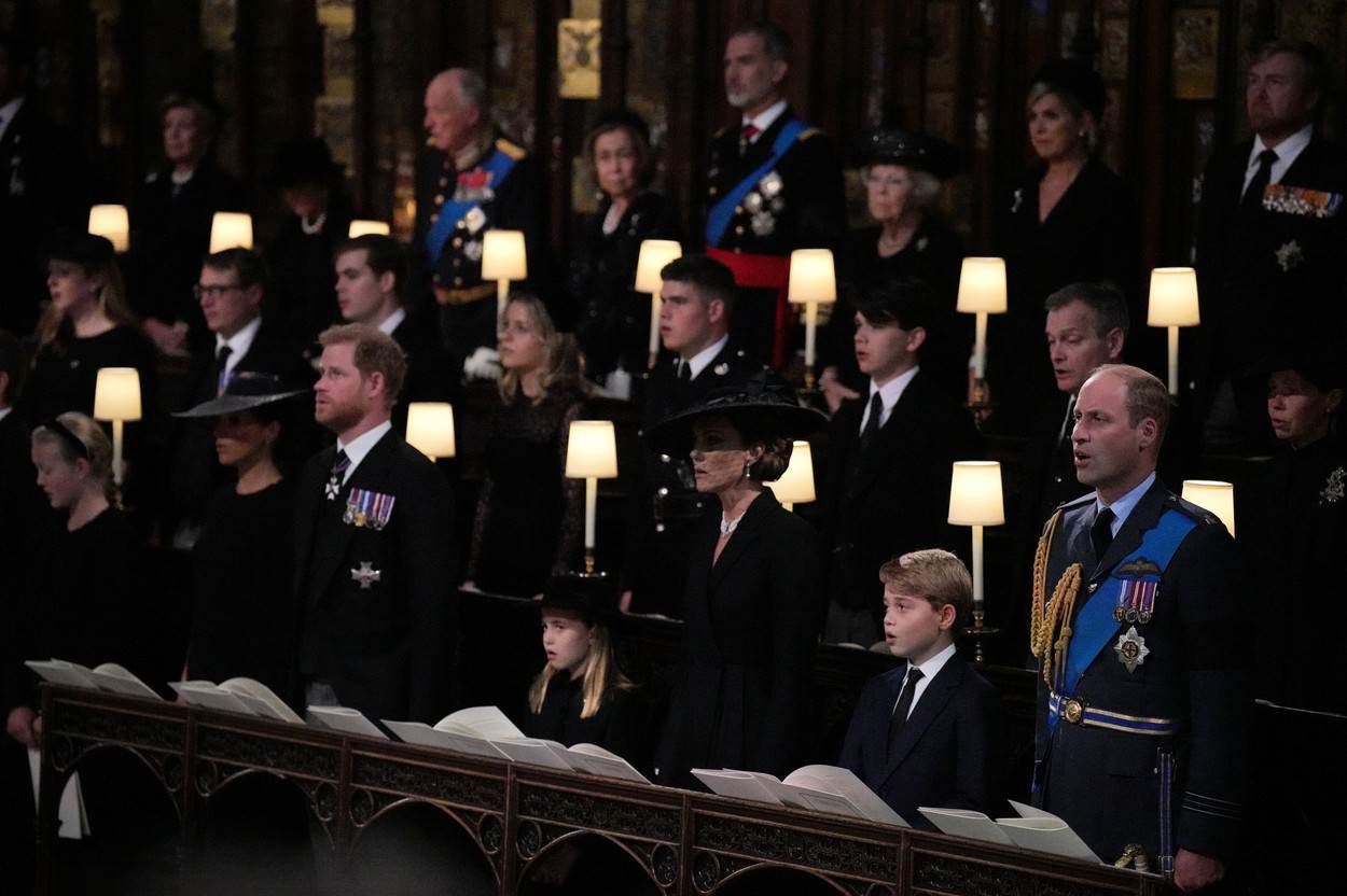 Princ Harry i Meghan Markle na sprovodu kraljice Elizabete