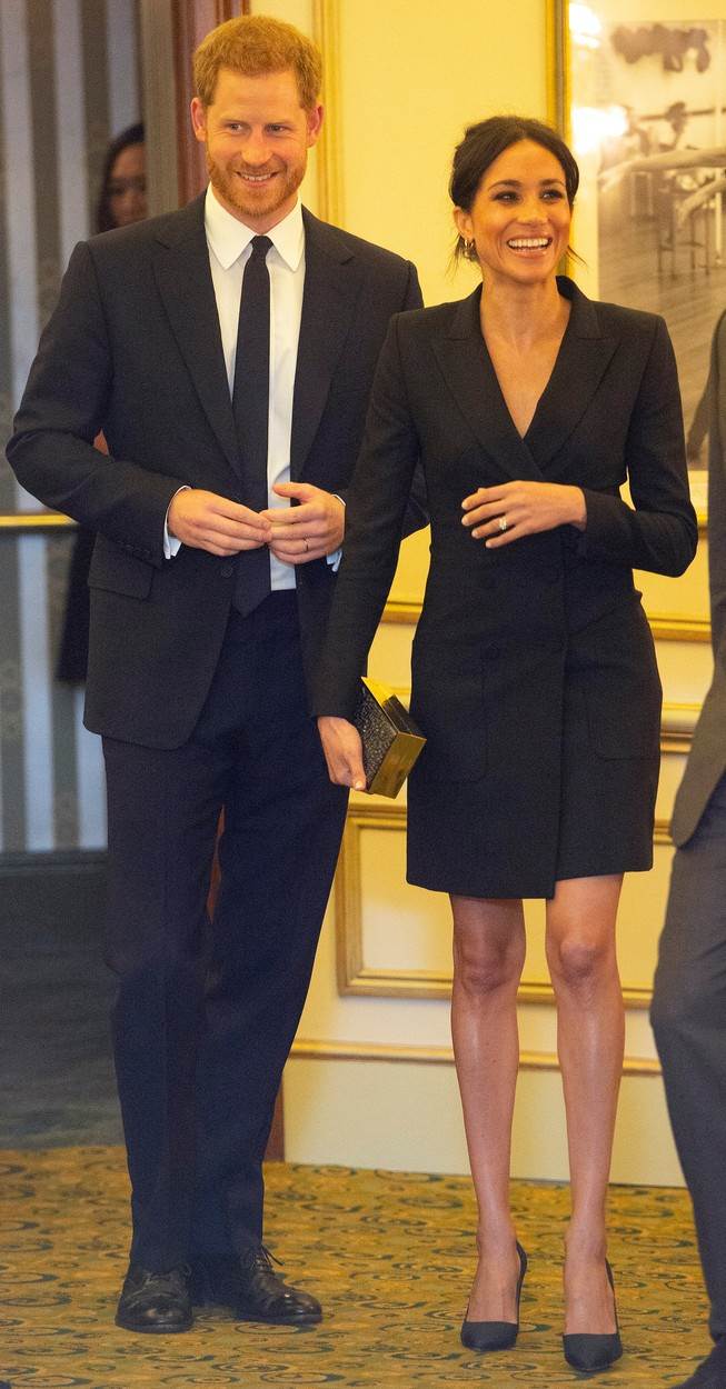 Meghan Markle nosila je haljinu iznad koljena bez najlonki