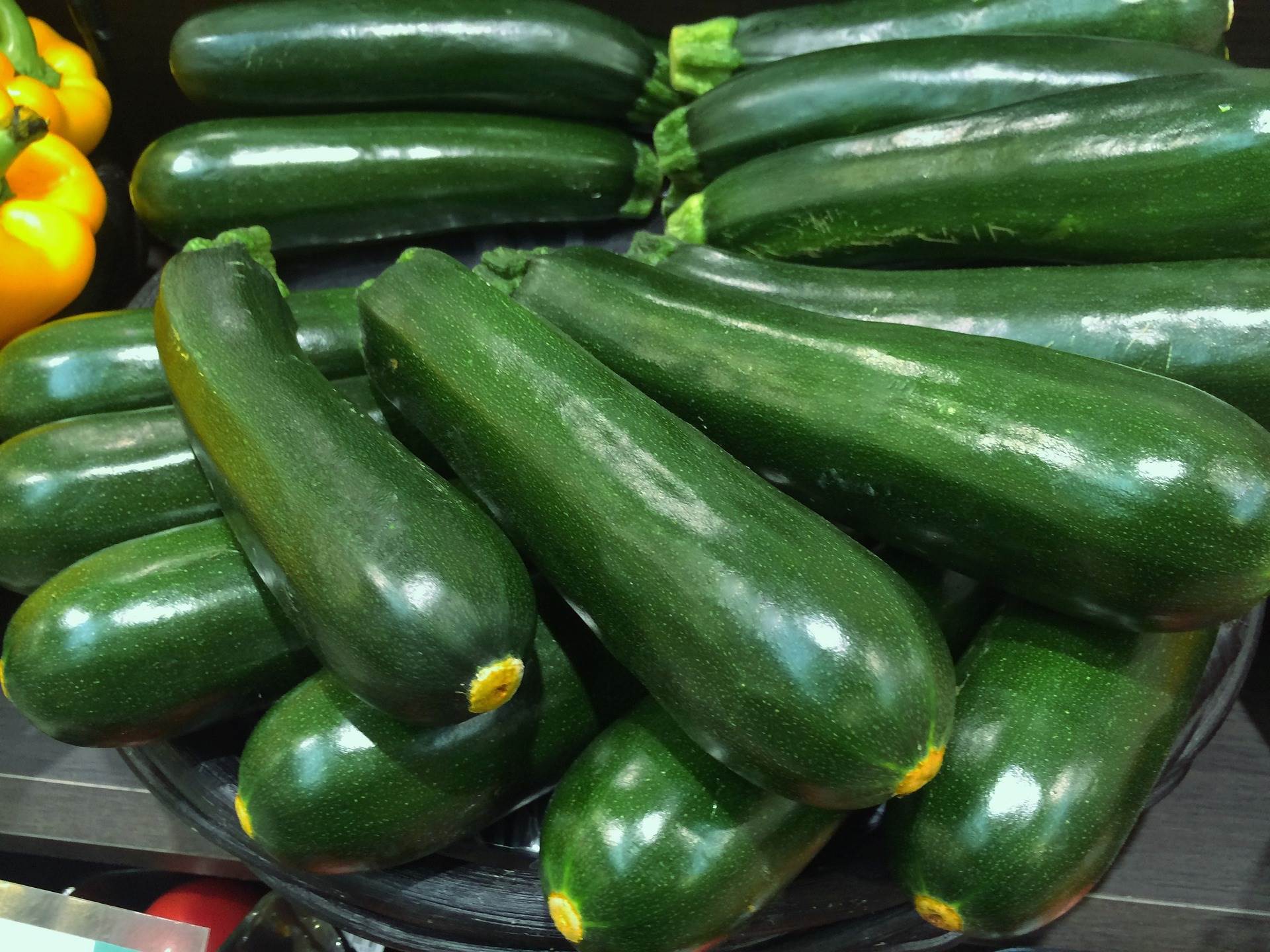 zucchini-g3c6bbb456_1920.jpg