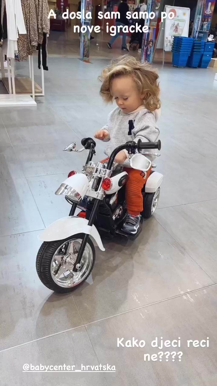 Bloom vozi motor