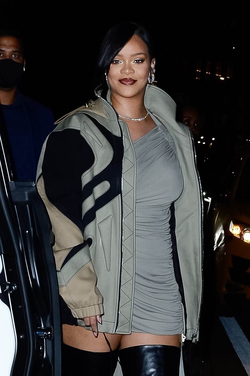 Rihanna s trbuhom do zuba