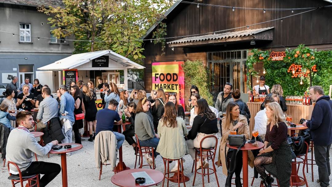 Food Market atmosfera na otvorenju u petak