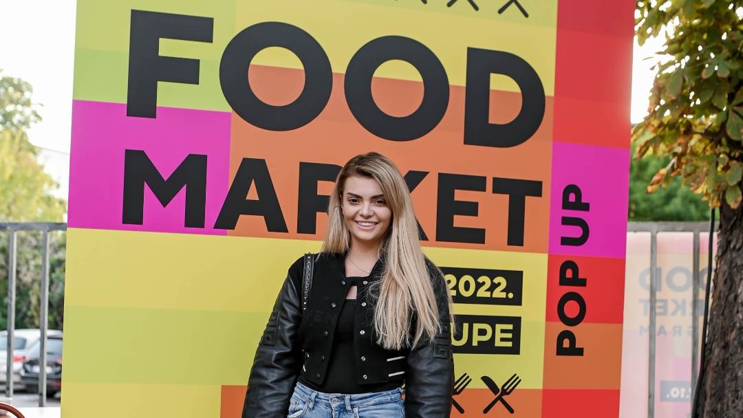 Ella Dvornik na Food Marketu