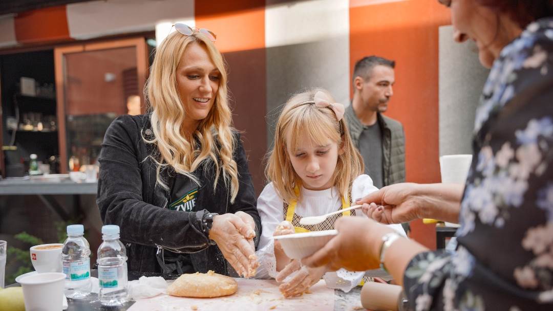 Neda Parmač s kćeri Adrijanom na Zvijezda radionici na Food Marketu