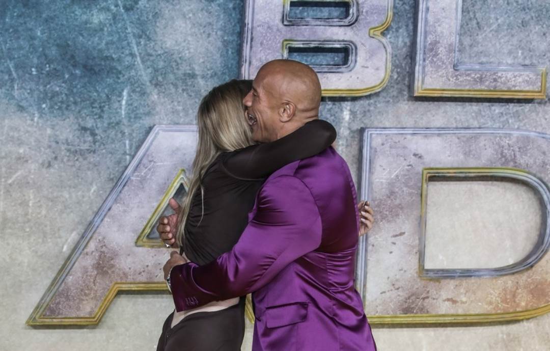 Dwayne Johnson i Ella Loudon se grlili i ljubili