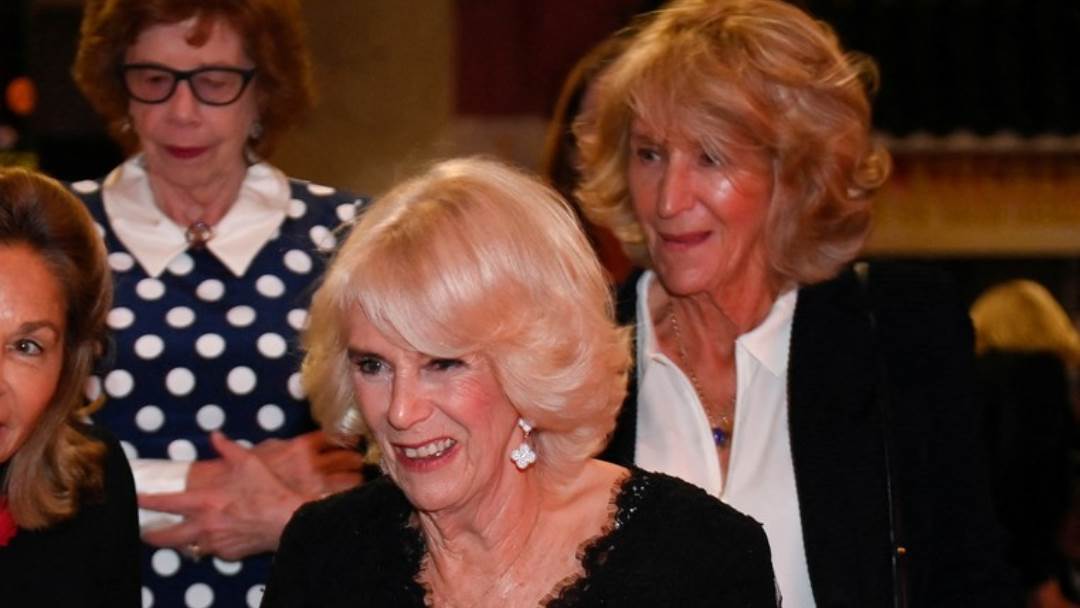 Camilla Parker Bowles sa sestrom Annabel Elliot