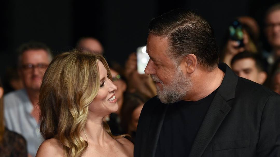 Russell Crowe i Britney Theriot na crvenom tepihu