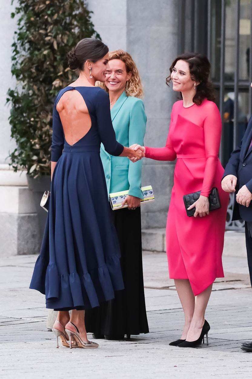 Kraljica Letizia u haljini s otvorenim leđima