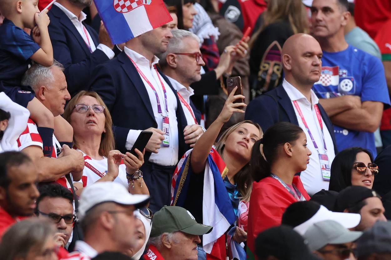 Roditelji i sestra Luke Modrića bodrili su ga s tribina na stadionu u Katru