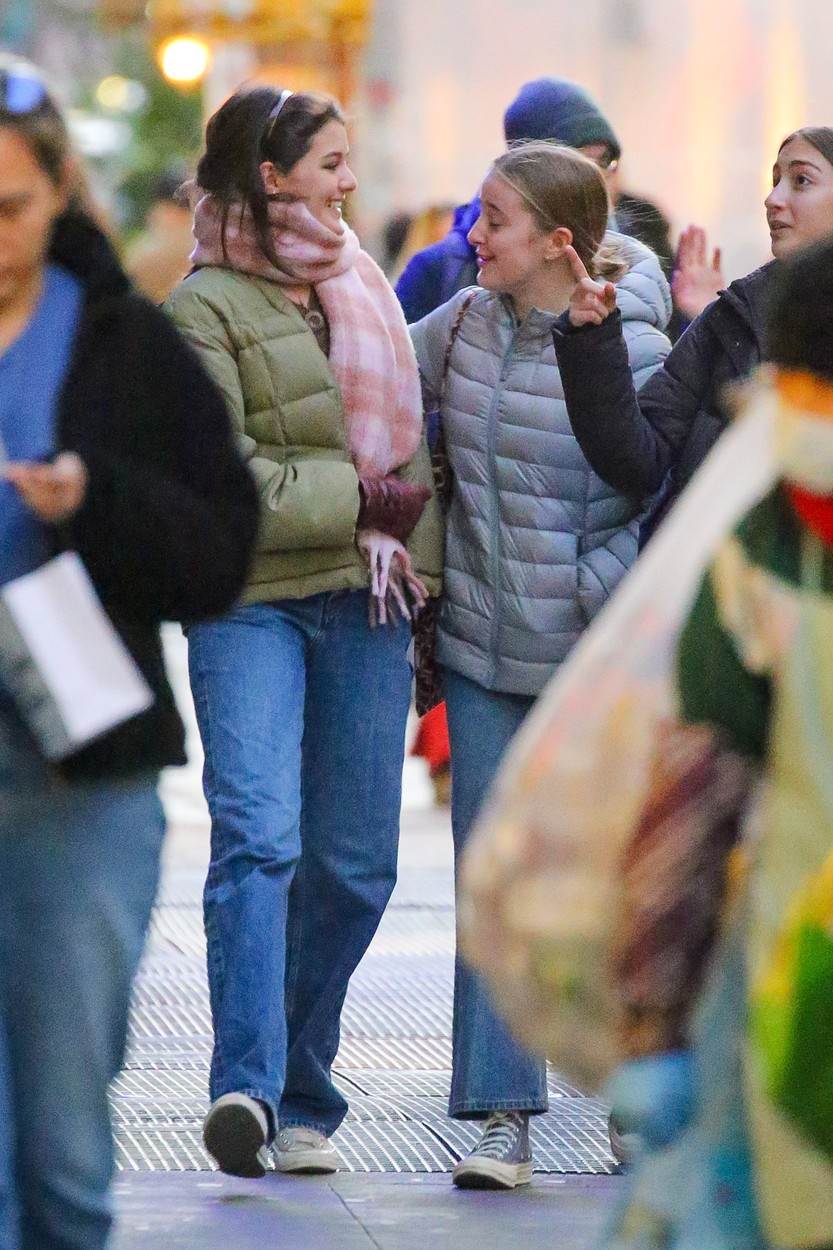 Suri Cruise u društvu prijateljice