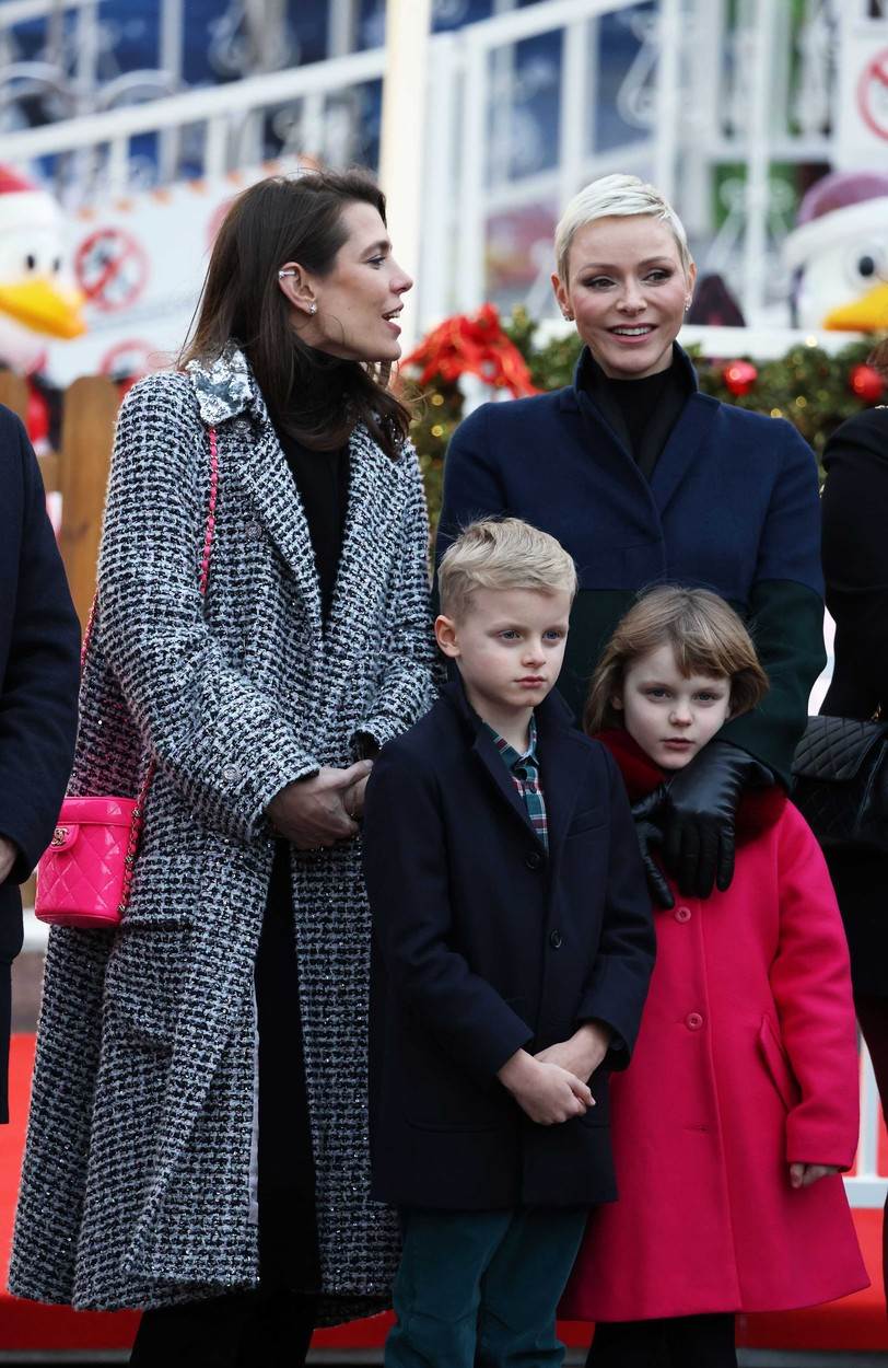 Charlotte Casiraghi i princeza Charlene pale lampice