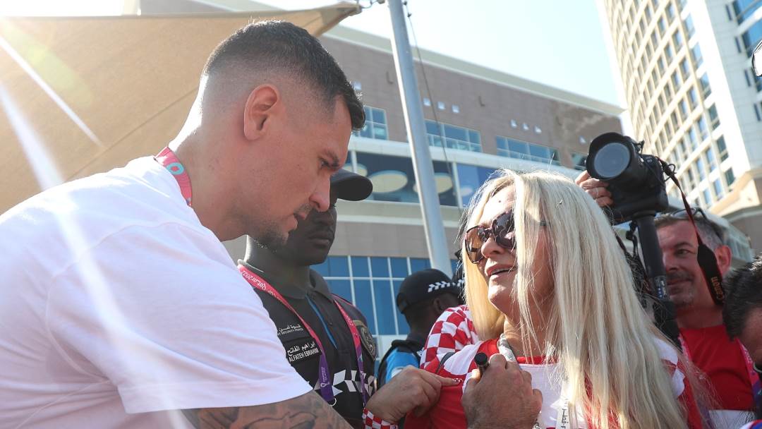 Dejan Lovren dijelio autograme hrvatskim navijačima