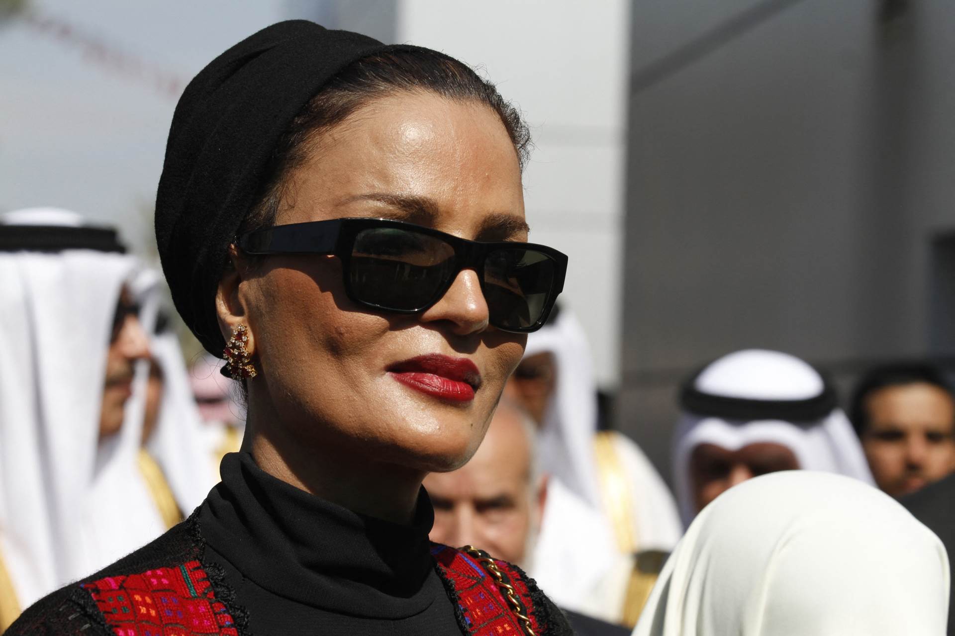 Moza bint Nasser je jedna od tri žene šeika