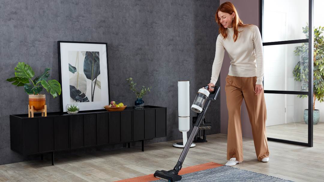 Bespoke Jet Complete Misty White Key Visual 6 iSite EN jpg(1).jpg