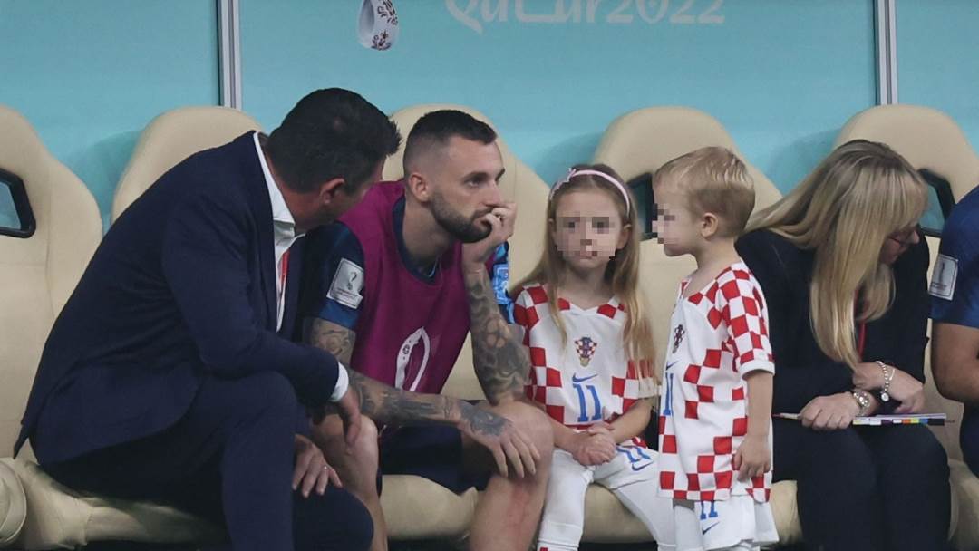 Marcelo Brozović s djecom u Katru