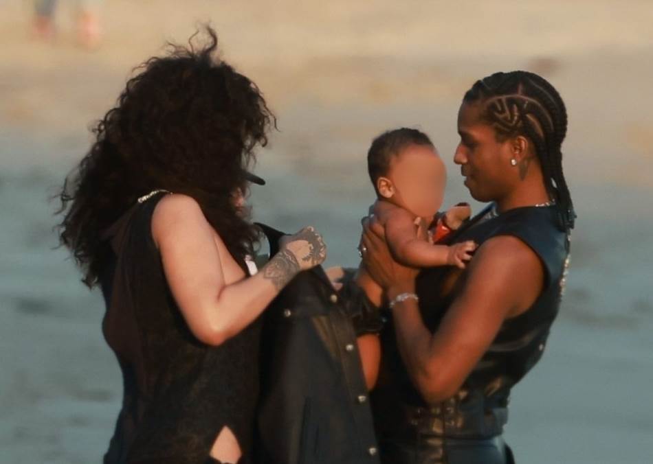 RIhanna i ASAP Rocky sa sinom na obiteljskom fotografiranju