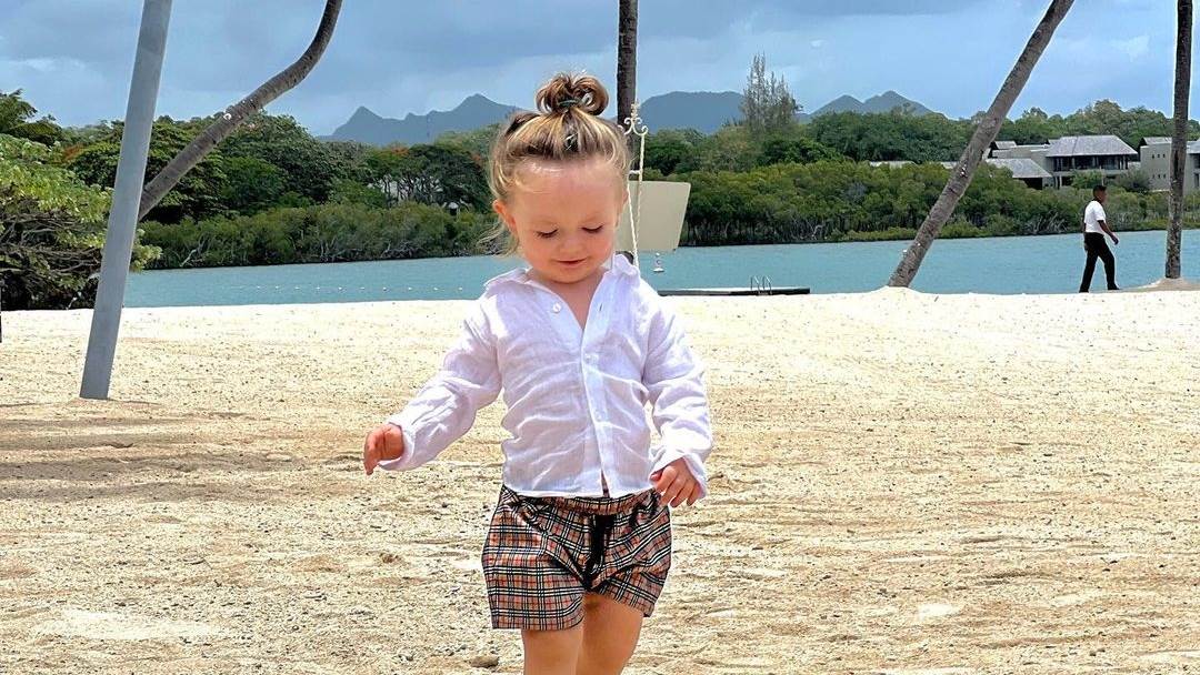 Maja Šuput i Nenad Tatarinov se ljubili na plaži na Mauricijusu