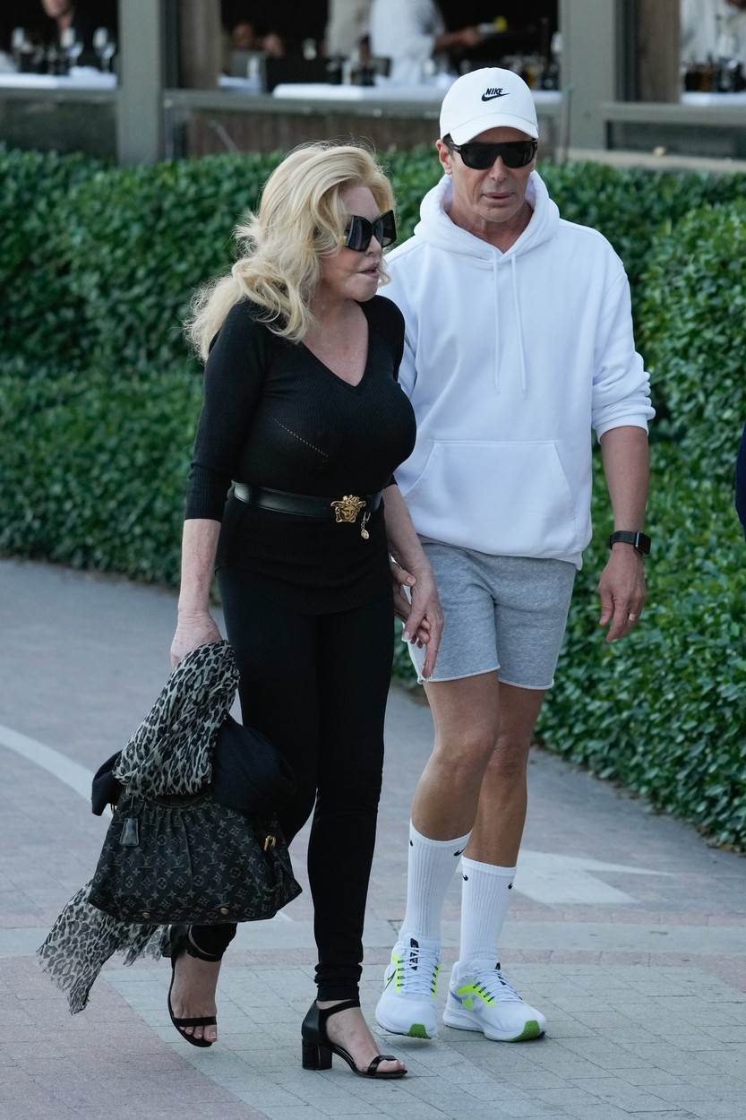 Jocelyn Wildenstein sa zaručnikom Lloydom Kleinom u šetnji