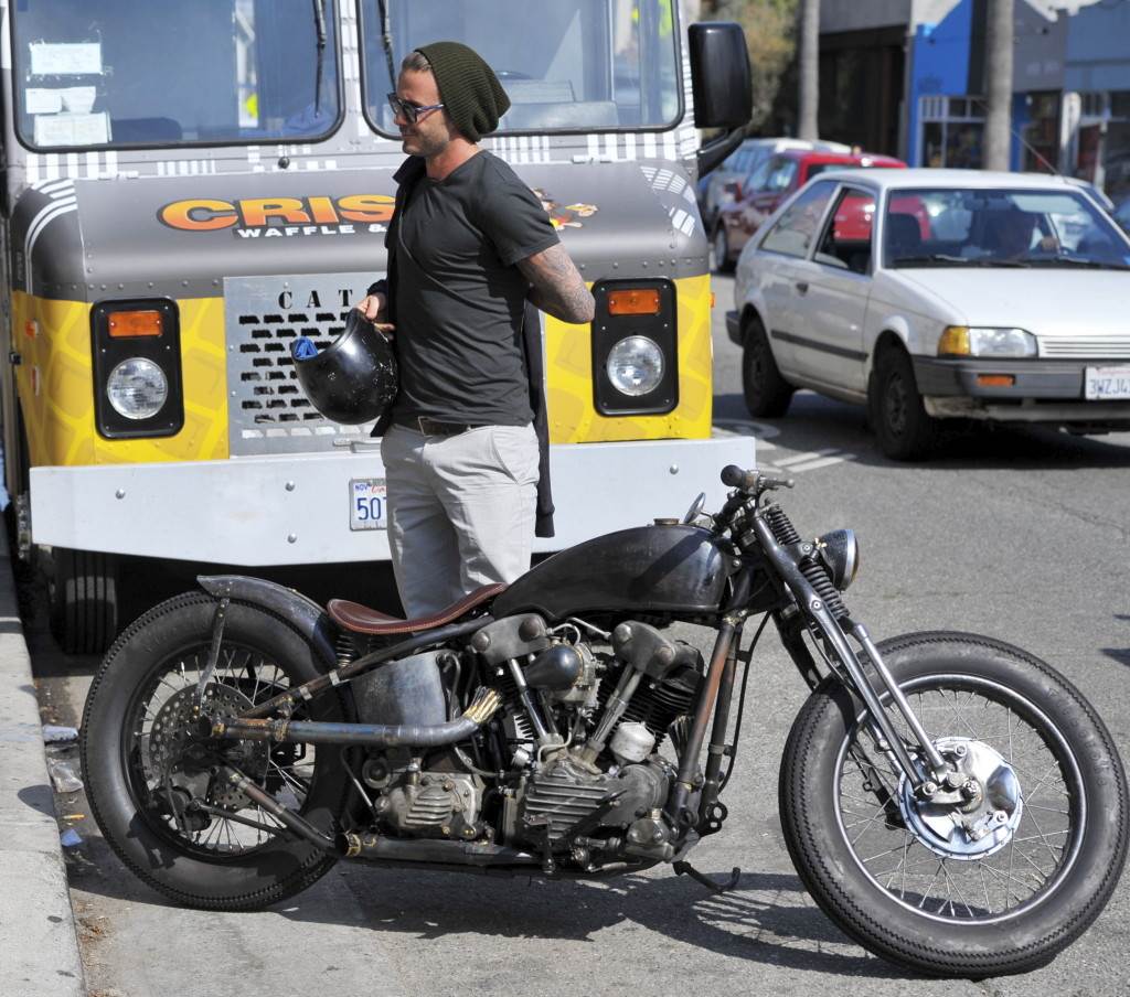 David Beckham uživa u vožnji motociklom