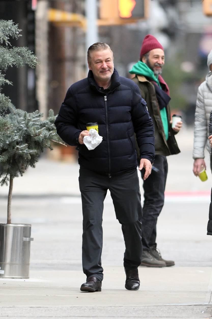 Alec Baldwin snimljen kako se smije