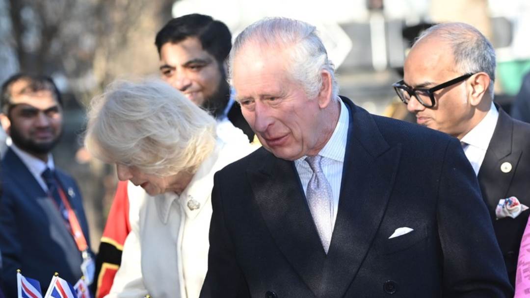 Kralj Charles i Camilla Parker Bowles u posjeti džamiji